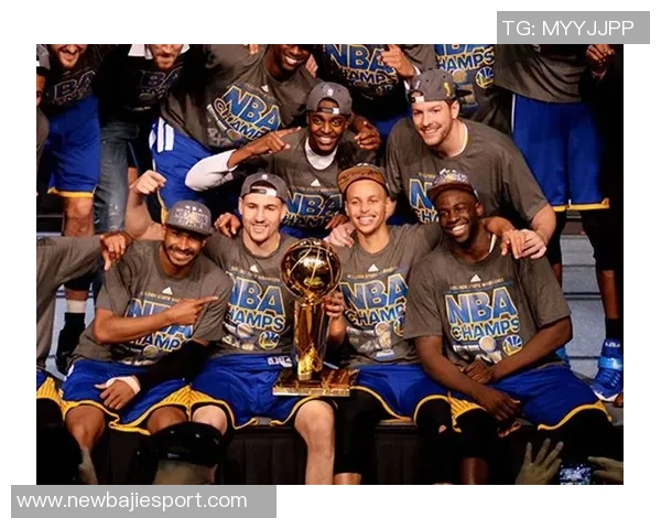 勇士新阵容亮相库里携手穆迪与威尔理查德共筑冠军梦想 勇士新阵容亮相库里携手穆迪与威尔理查德共筑冠军梦想